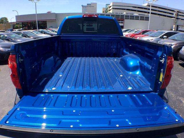 2017 Toyota Tundra SR5 5.7L V8 w/FFV